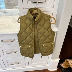 Jcrew olive quilted vest size XS